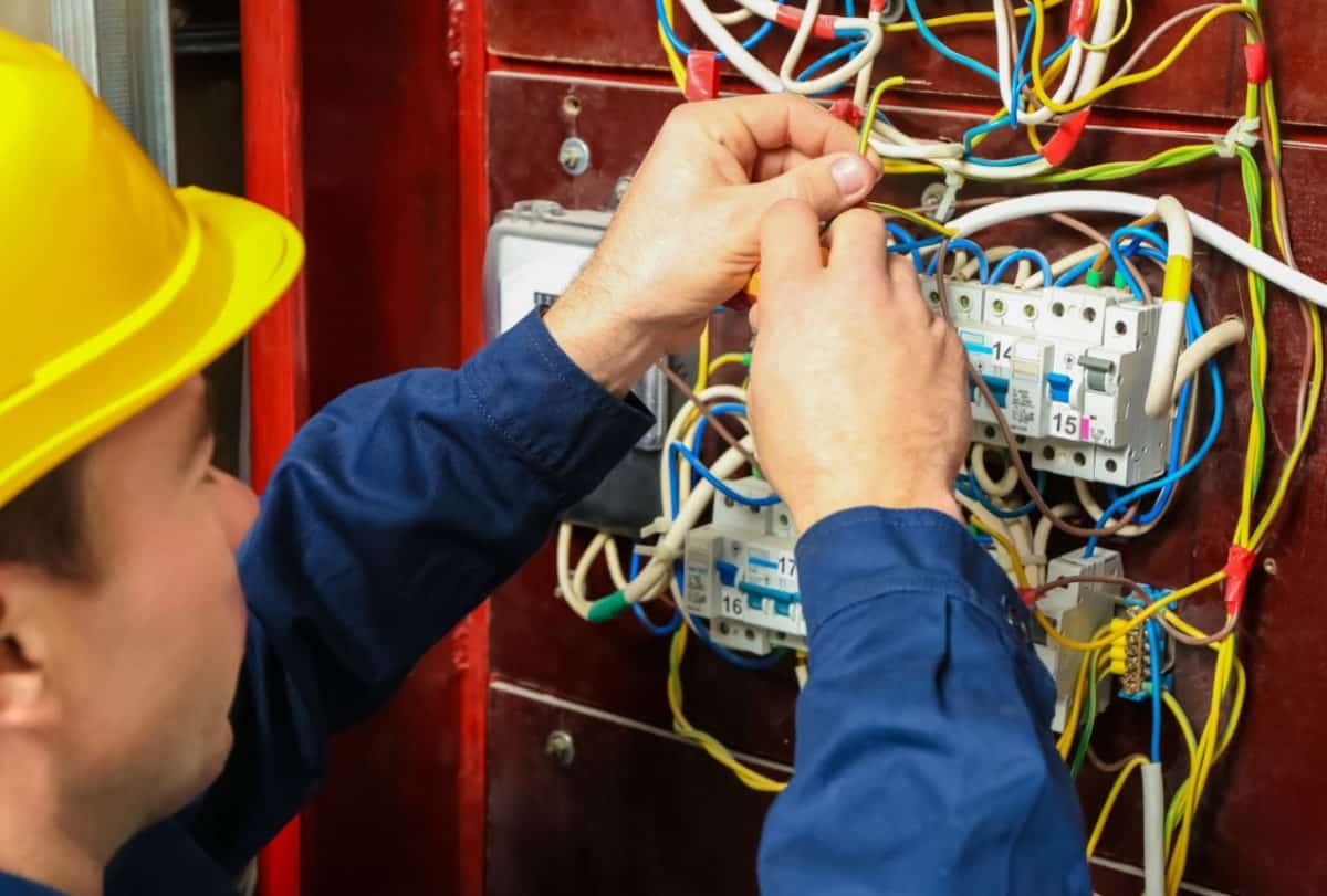 How to find a competent electrician Deacon